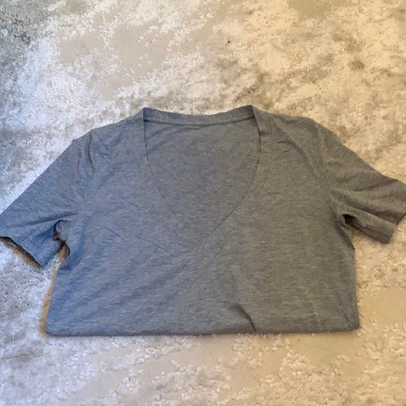 Lululemon T-Shirt - Picture 2 of 3